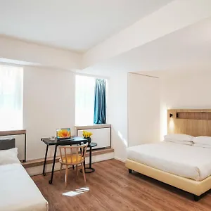 Colombo 4*, Roma Italia