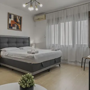 Upscale Studio, Walking Distance From The Old Town Apartament